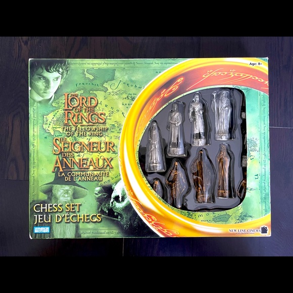 Lord Of The Rings: The Fellowship Of The Ring Chess Set - Picture 1 of 3